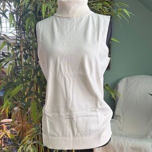 Elegant White Sleeveless Turtleneck Top